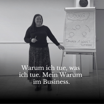 Frau neben Flipchart; Mein Warum im Business